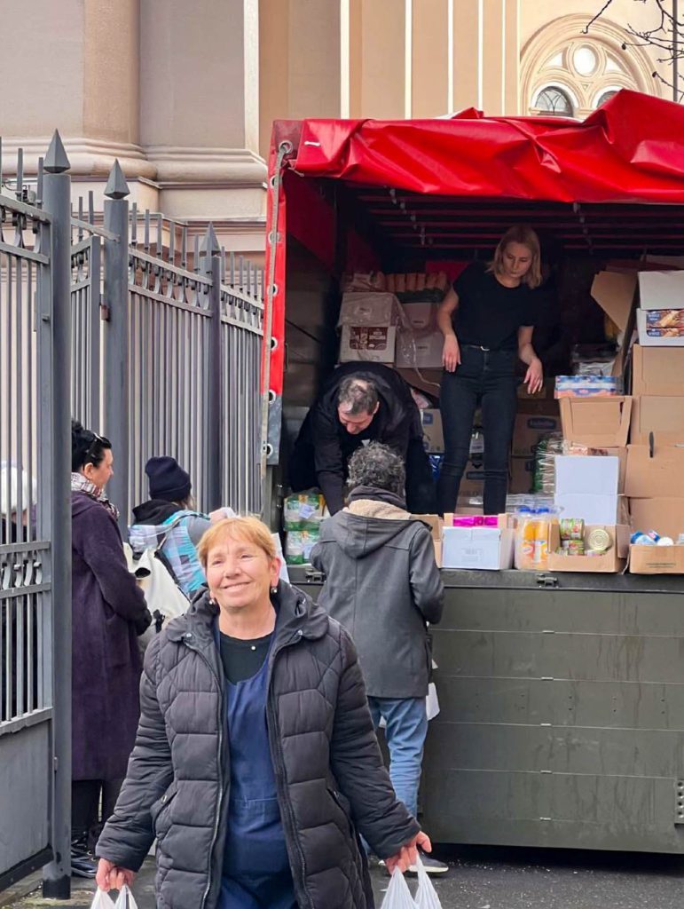 Caridad poursuit son aide alimentaire en Ukraine