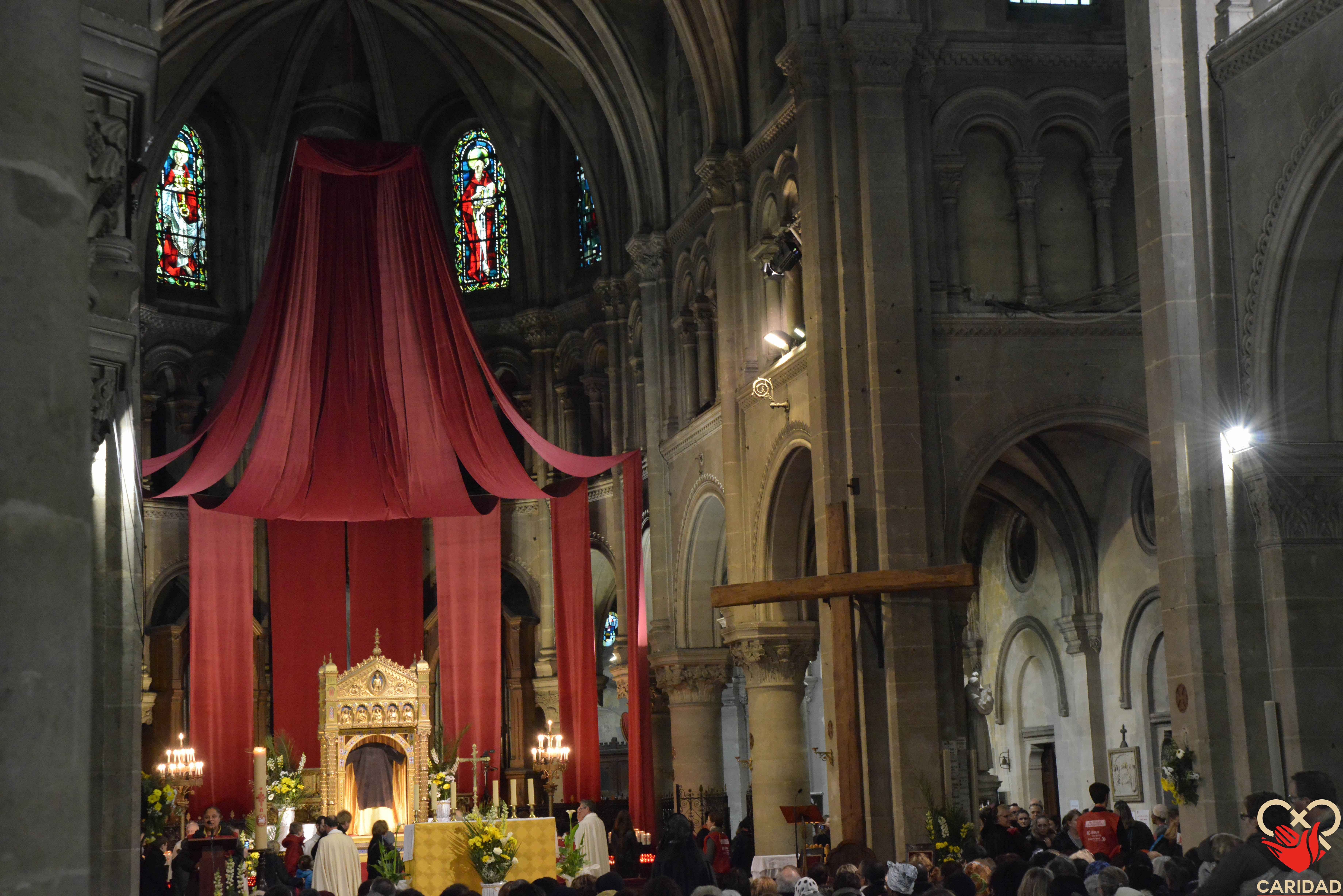 Lire la suite à propos de l’article La Sainte Tunique du Christ : une ostension exceptionnelle à Argenteuil