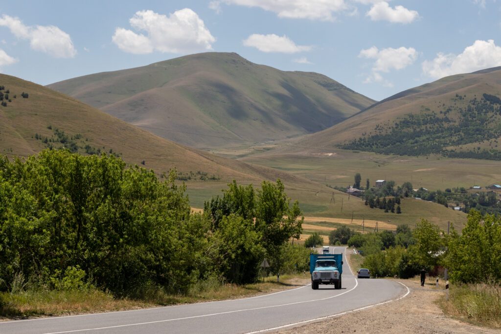 Les familles pauvres sont isolées dans leurs villages de montagne.