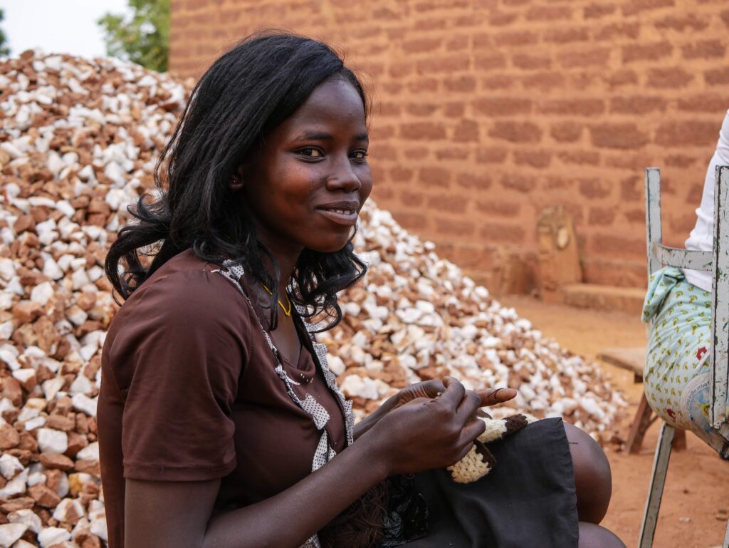 Jeune femme burkinabé du foyer Sainte-Maria-Goretti