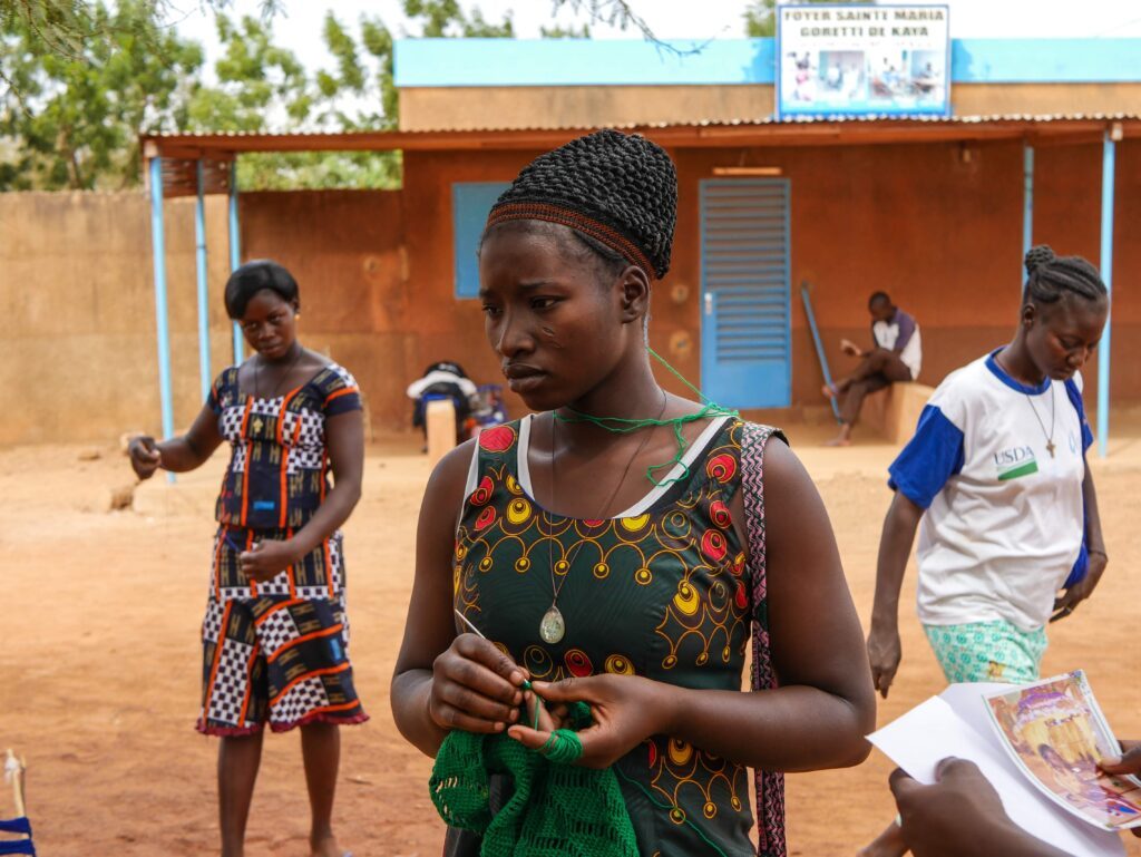 Jeune femme burkinabé du foyer Sainte-Maria-Goretti