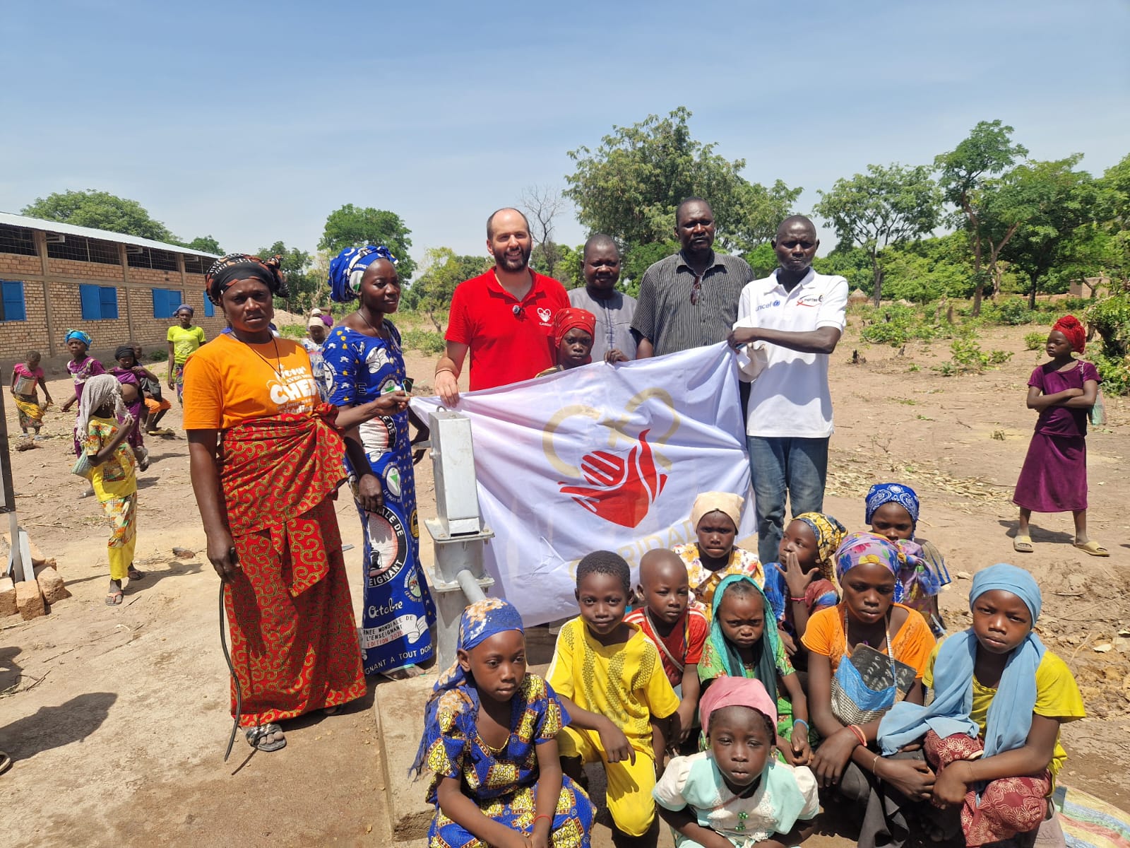 Lire la suite à propos de l’article Tchad : inauguration du premier forage financé par Caridad